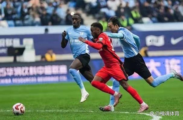 马赛训练开放日；赛后遗憾出局引欢呼；亚冠在即；年轻球员得到机会的简单介绍