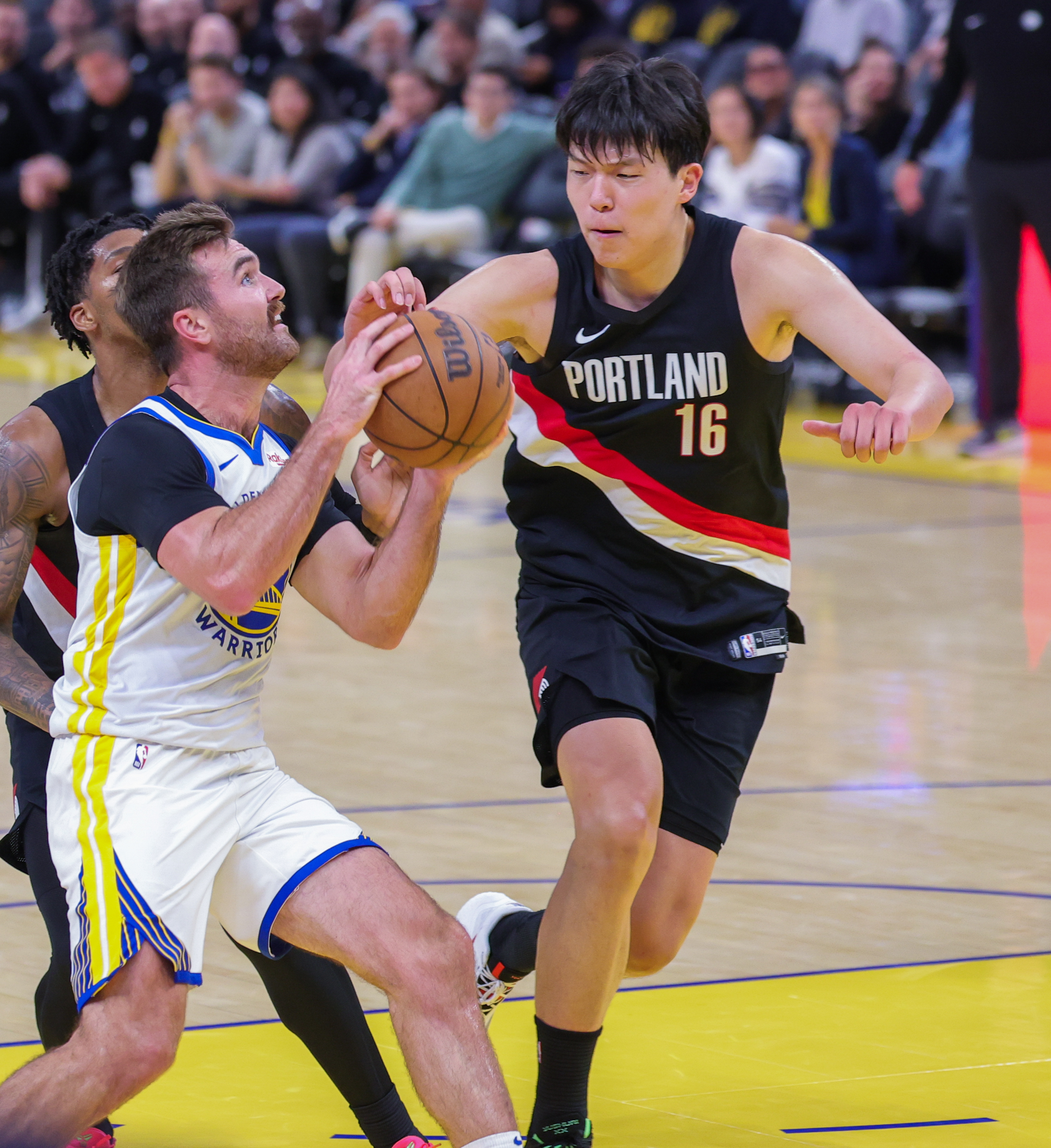 lol新英雄-关键时刻NBA总决赛传出新动向；金州勇士再遭质疑；管理层表态——信心回归；年轻球员得到机会的简单介绍