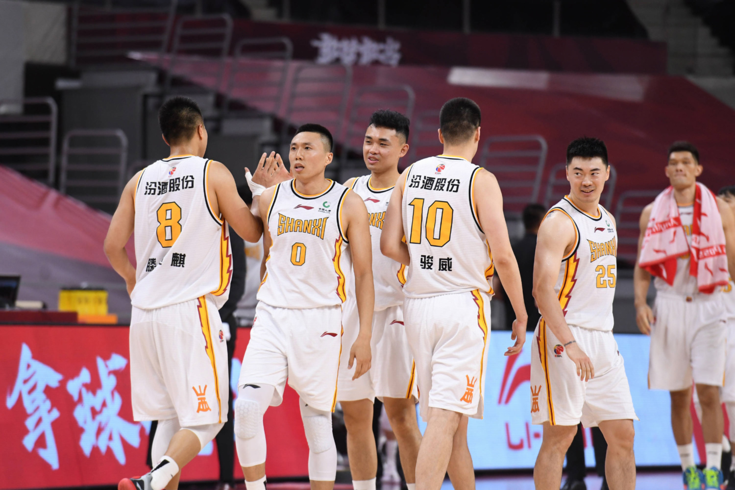 lol新英雄-关于清晨CBA常规赛传出新动向，夏洛特黄蜂复出首秀，管理层表态：震撼外界，心理建设被强调的信息